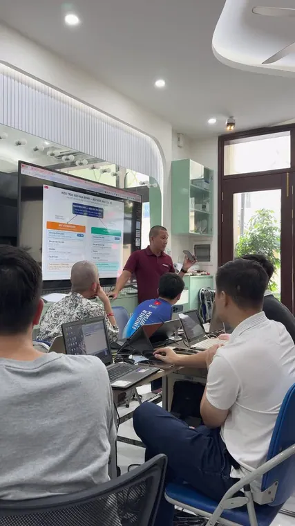 Anh em Doanh Nghiệp Bắc Nam về Thúy Tô Studio học AI — học xong ngồi lại ăn cùng nhau