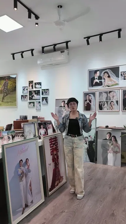 Bên trong xưởng in ảnh của Thúy Tô Studio — từ file trên máy tới bức ảnh treo tường