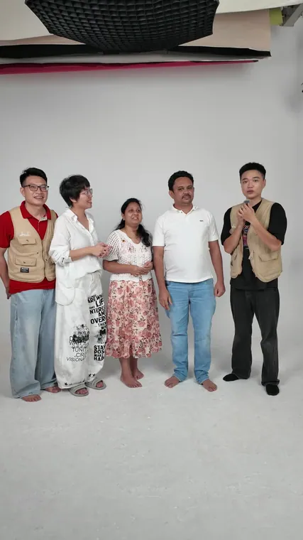 Gia đình Ấn Độ chụp sinh nhật 8 tuổi tại Thúy Tô Studio — lời cảm ơn bằng tiếng Anh