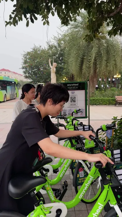 Flycam FPV đuổi theo đoàn xe đạp khắp Ocean Park 2 — bản đầy đủ 4 phút